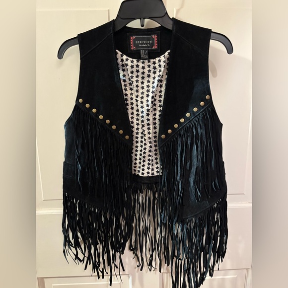 Forever 21 Black and White Star Patterned Vest - Picture 2 of 11
